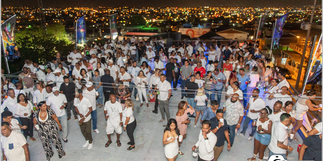 City View All White Cooler Party